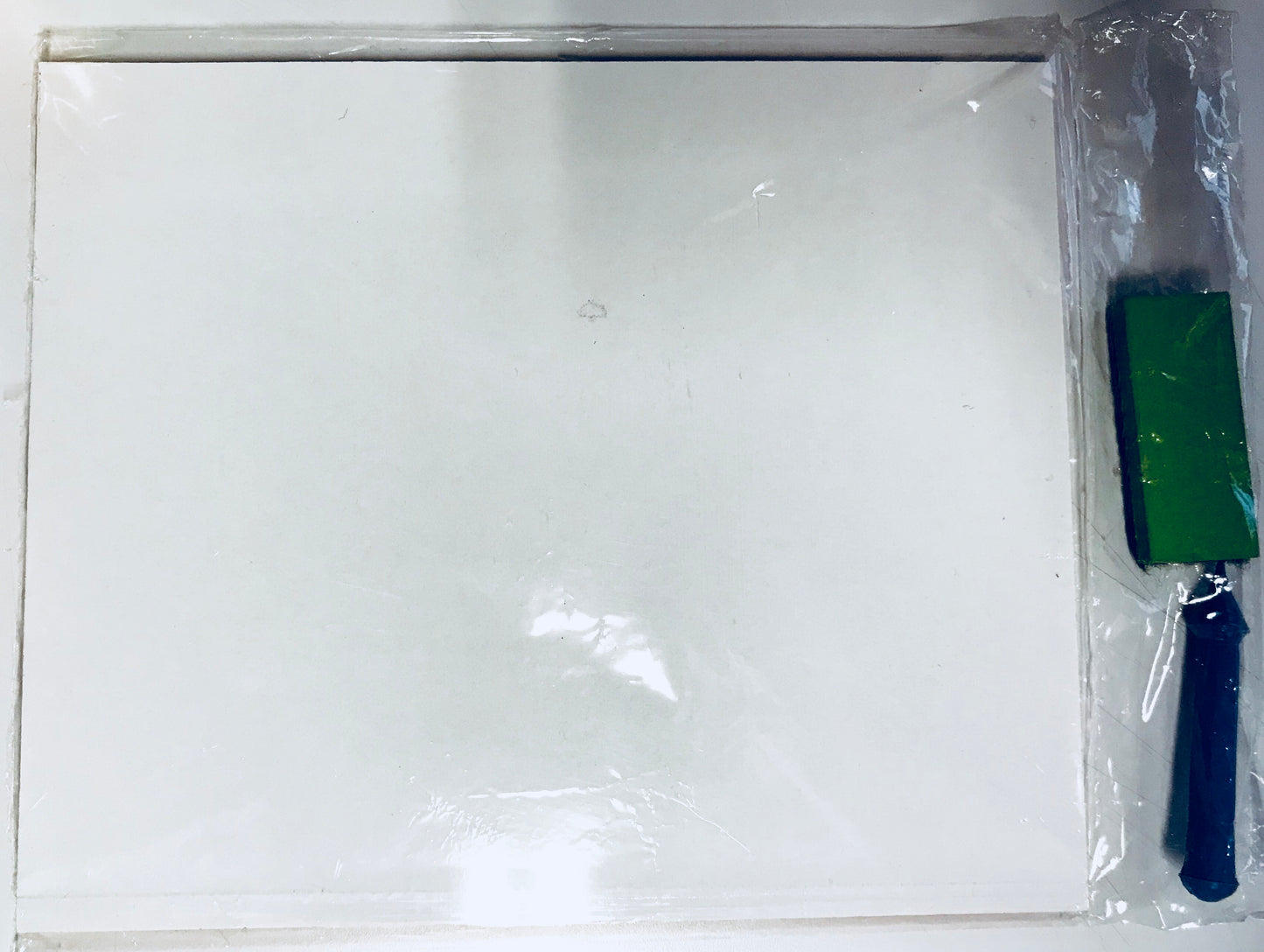 Tablero acrílico con tabla de picado y borrador