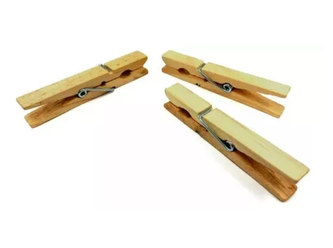 Paquete ganchos de de ropa de madera mediano x 18 un